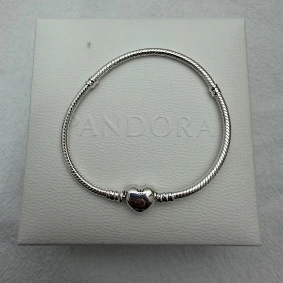 Pandora Moments Heart Clasp Bangle 7.5 in - Picture 6 of 7